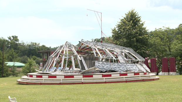 Рингишпил пун људи пукао на пола, 10 повређених (ВИДЕО)